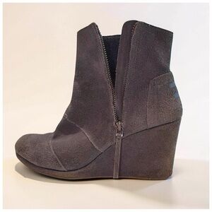 TOMS Women's Suede Ankle Booties | Brown Taupe | Side Zip | Hidden Heel | 9.5